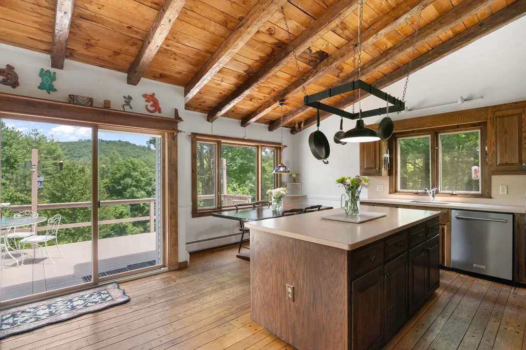 19 Grimes Hill Road Newfane VT 05345