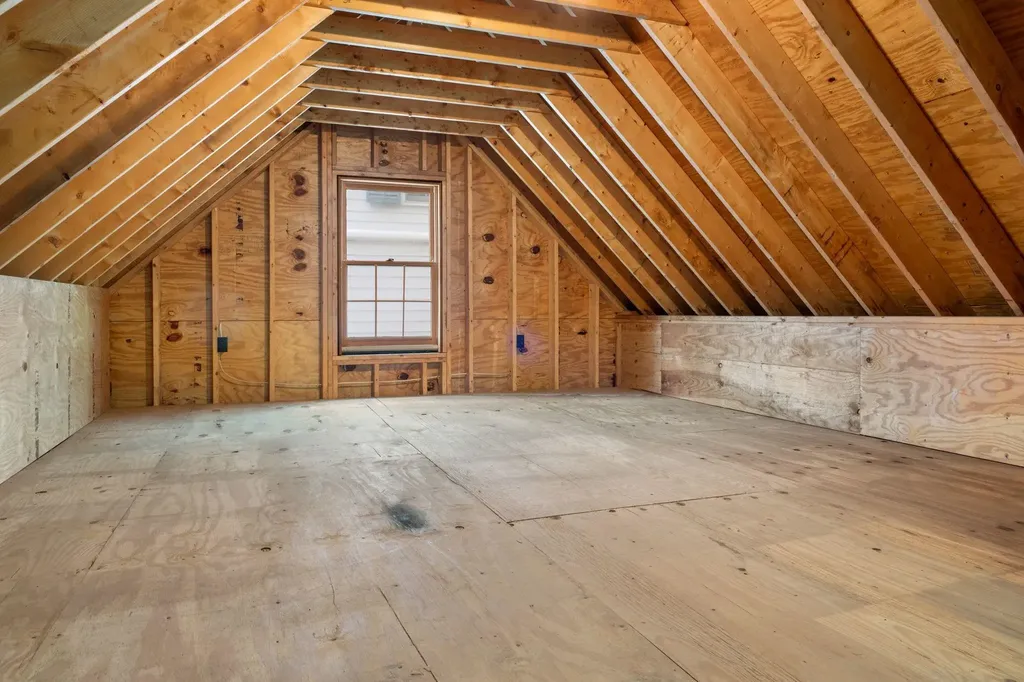 19 Grimes Hill Road Newfane VT 05345