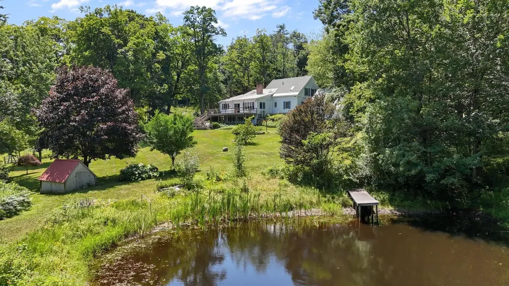 19 Grimes Hill Road Newfane VT 05345