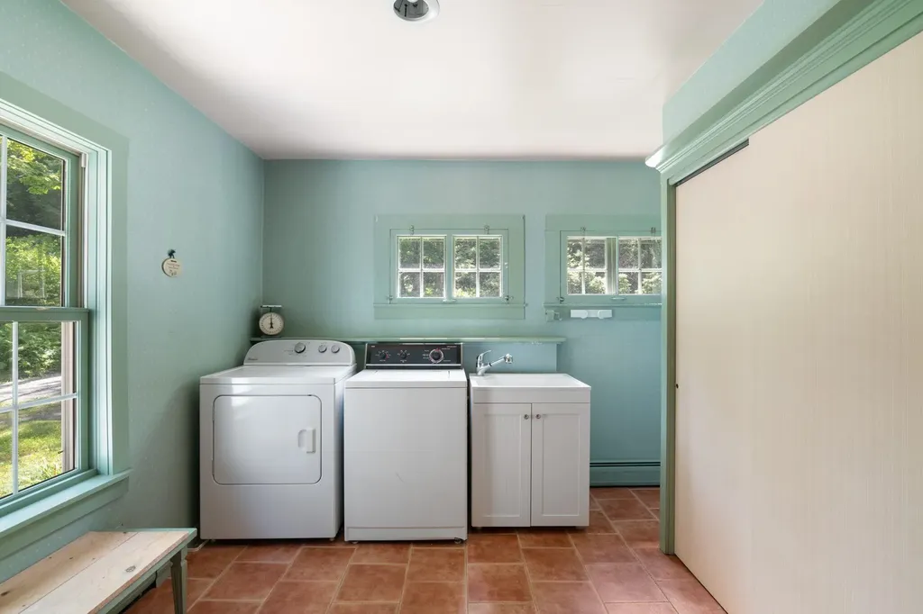 19 Grimes Hill Road Newfane VT 05345