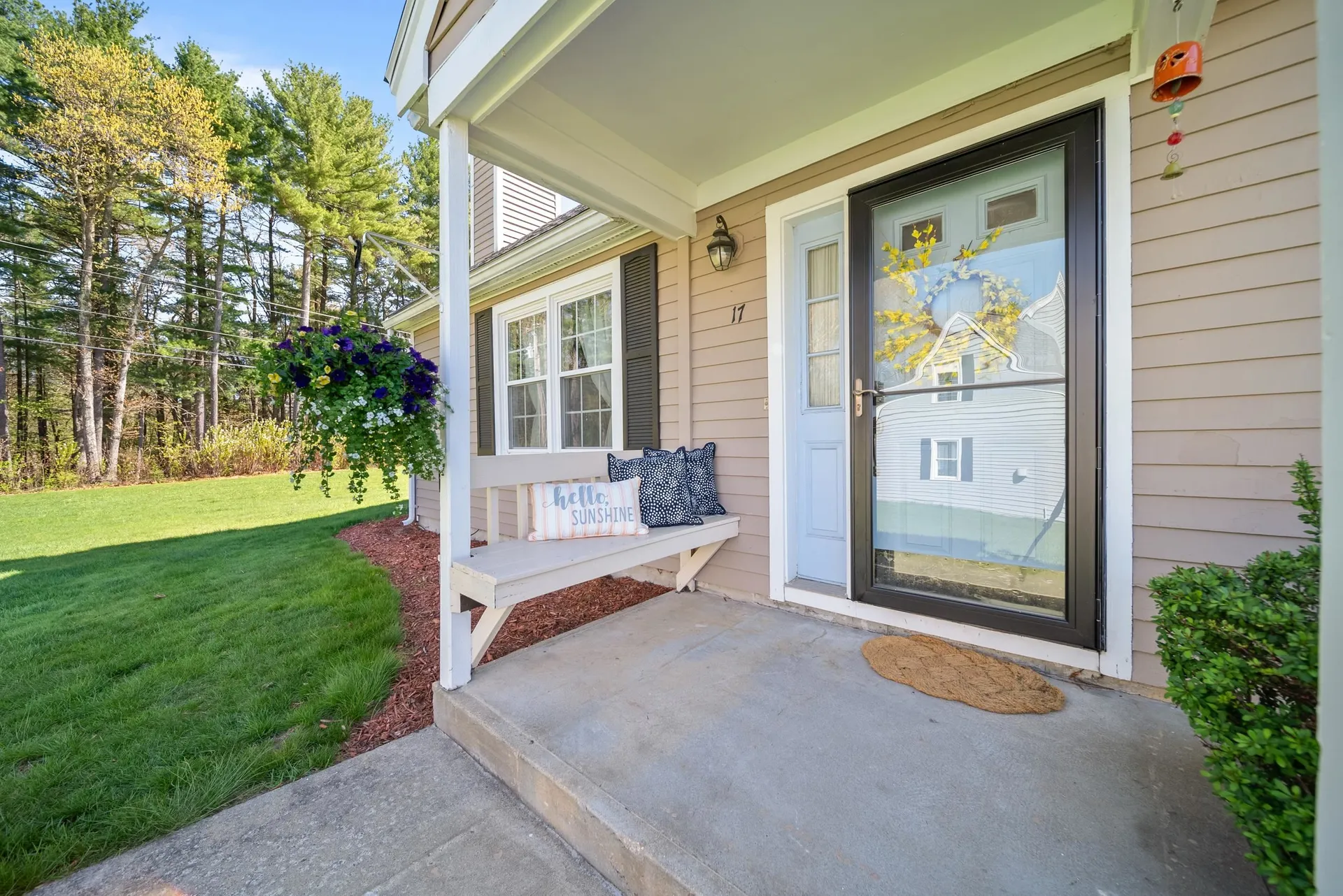 17 Riviera Road Hudson NH 03051