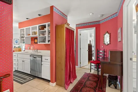 1140 Murphy's Road Hartford VT 05059