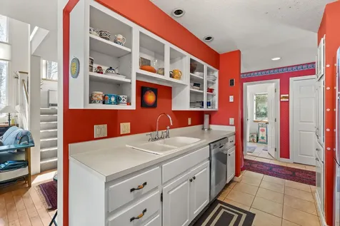 1140 Murphy's Road Hartford VT 05059