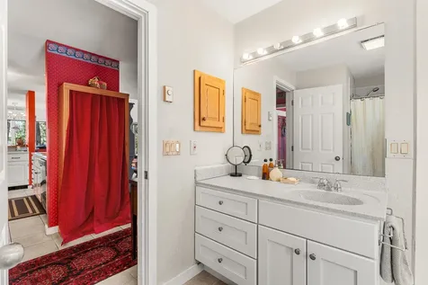 1140 Murphy's Road Hartford VT 05059