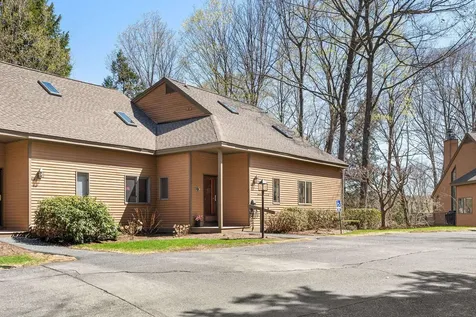 1140 Murphy's Road Hartford VT 05059