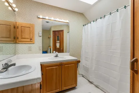 1140 Murphy's Road Hartford VT 05059