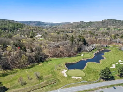 1140 Murphy's Road Hartford VT 05059