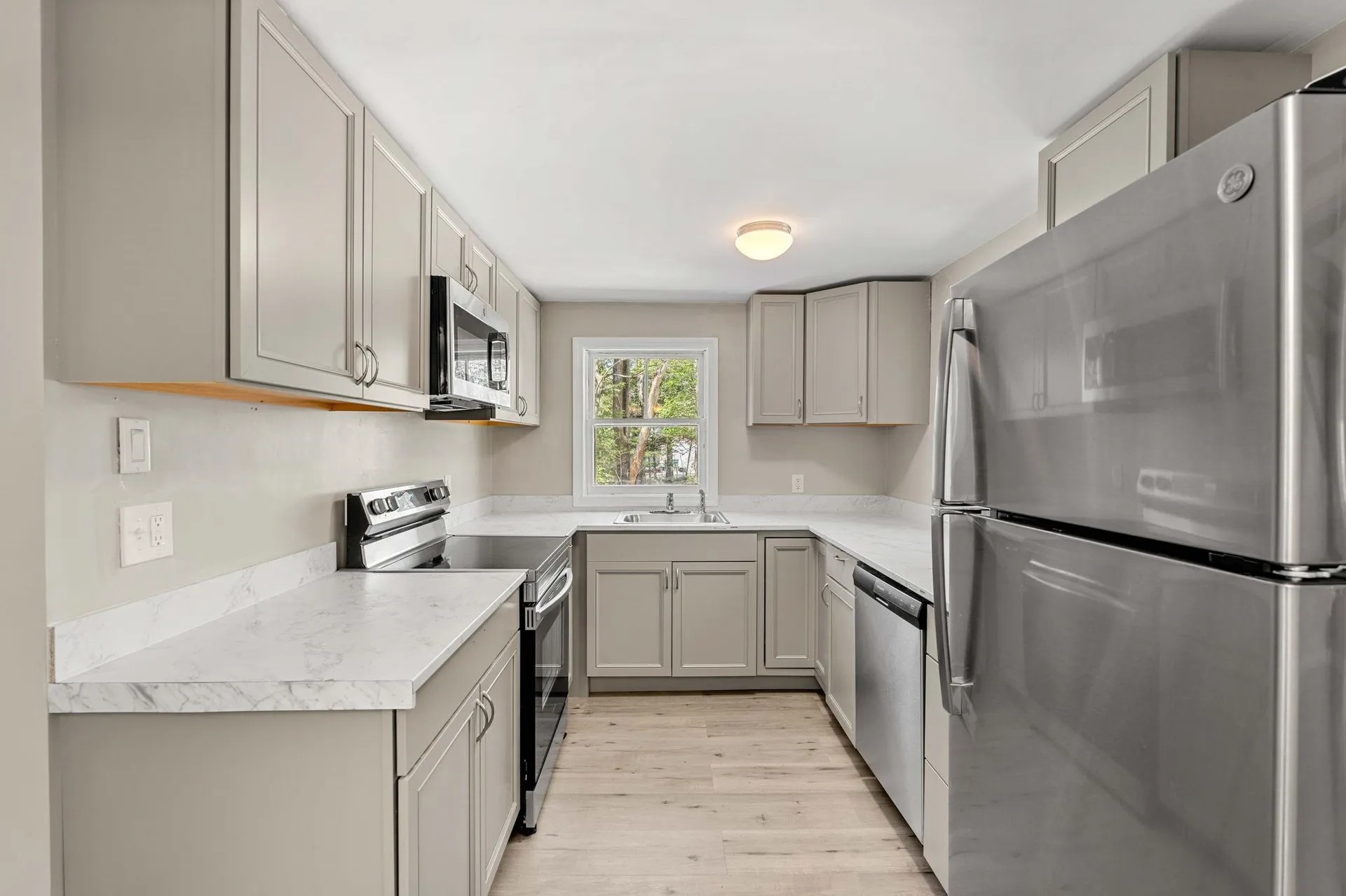 6 Beach Street Fremont NH 03044-3565