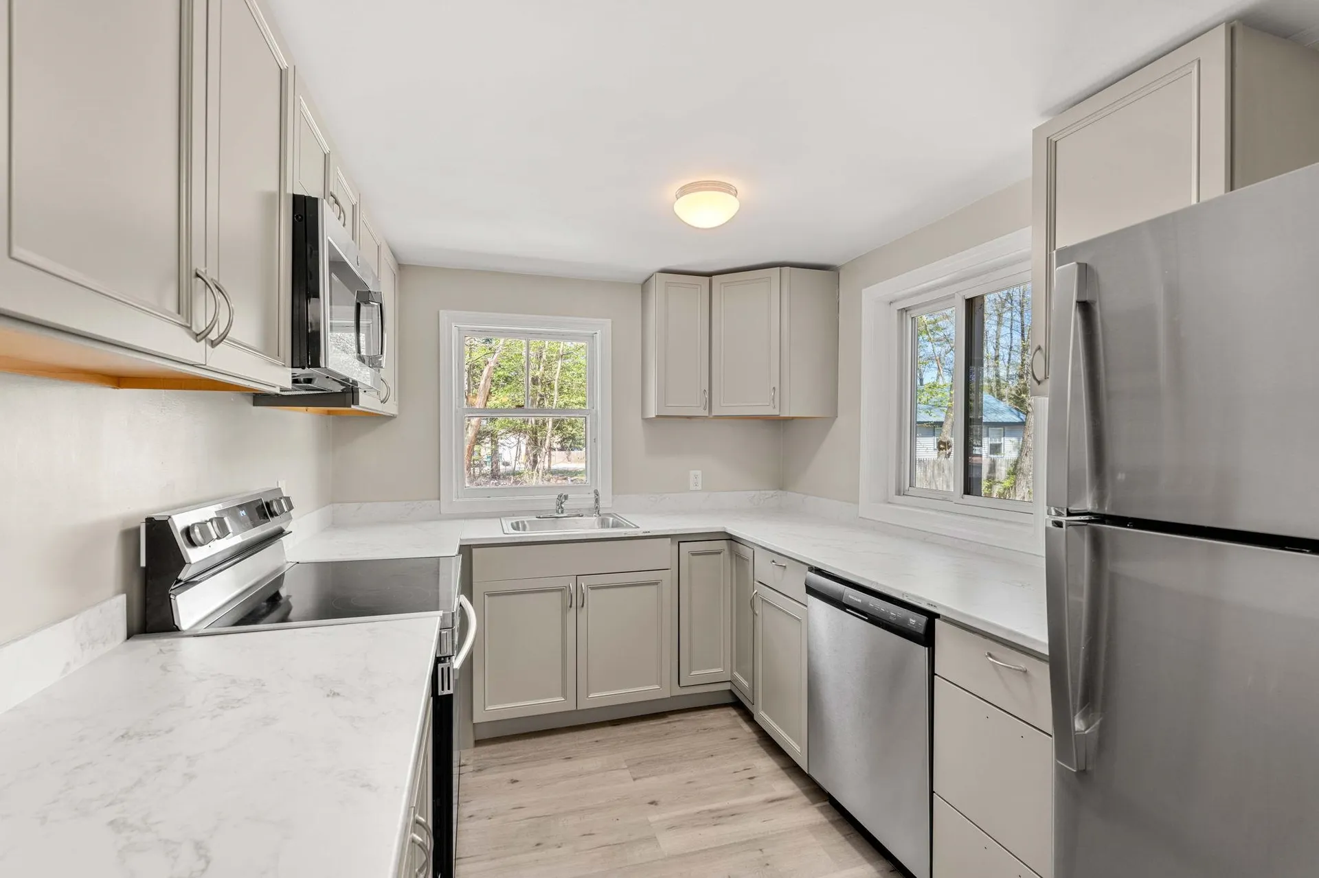 6 Beach Street Fremont NH 03044-3565