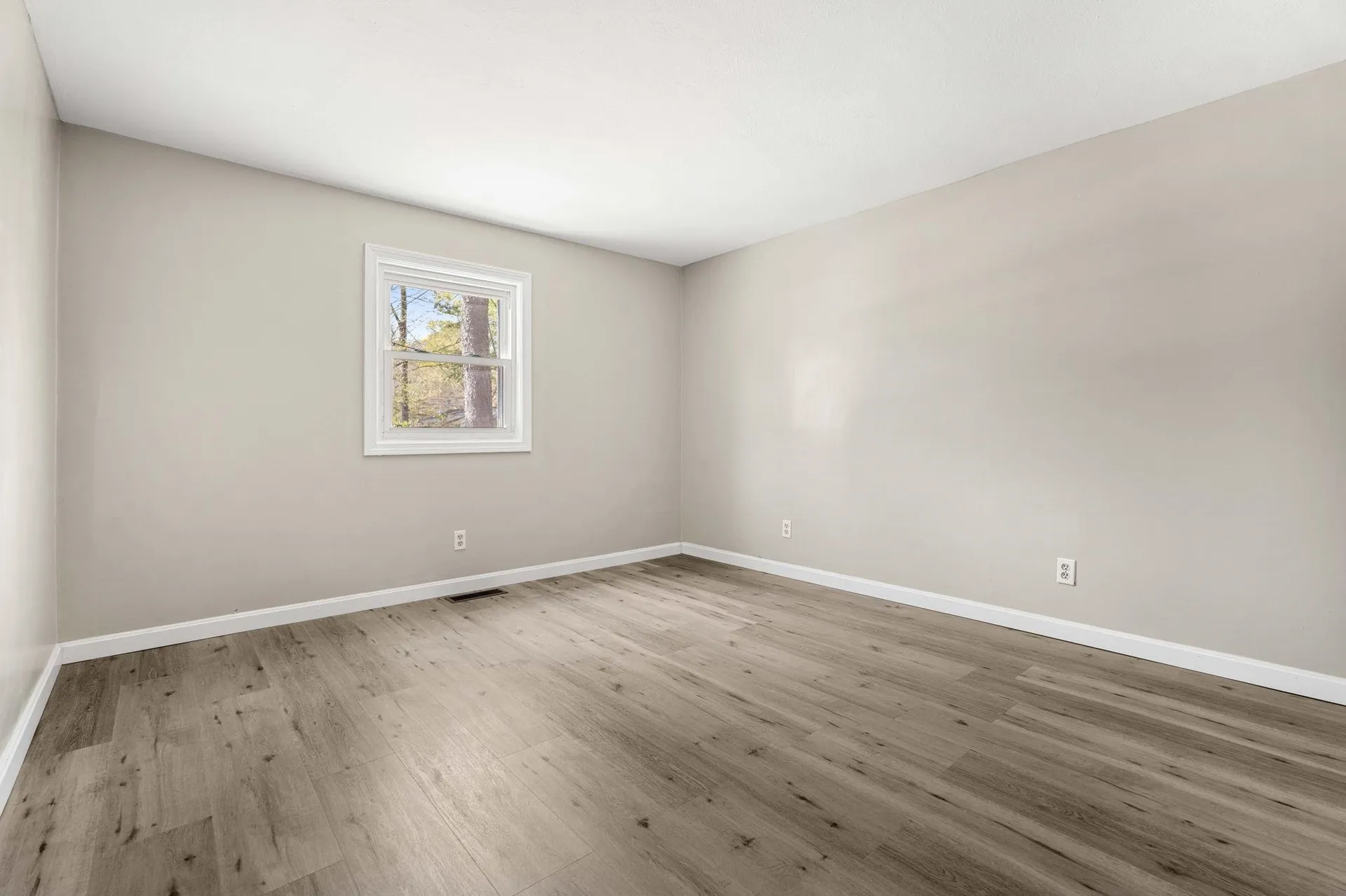 6 Beach Street Fremont NH 03044-3565