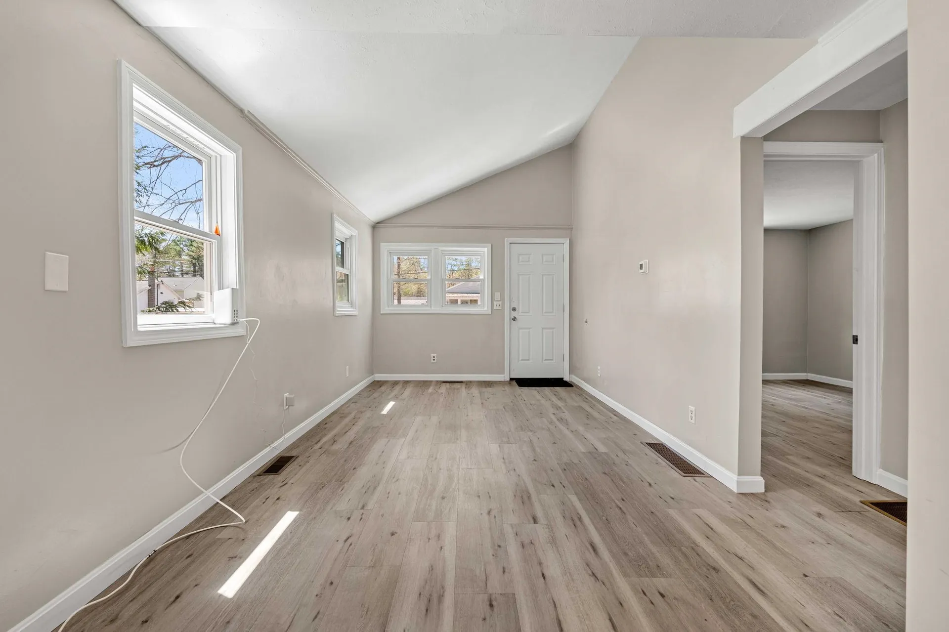 6 Beach Street Fremont NH 03044-3565