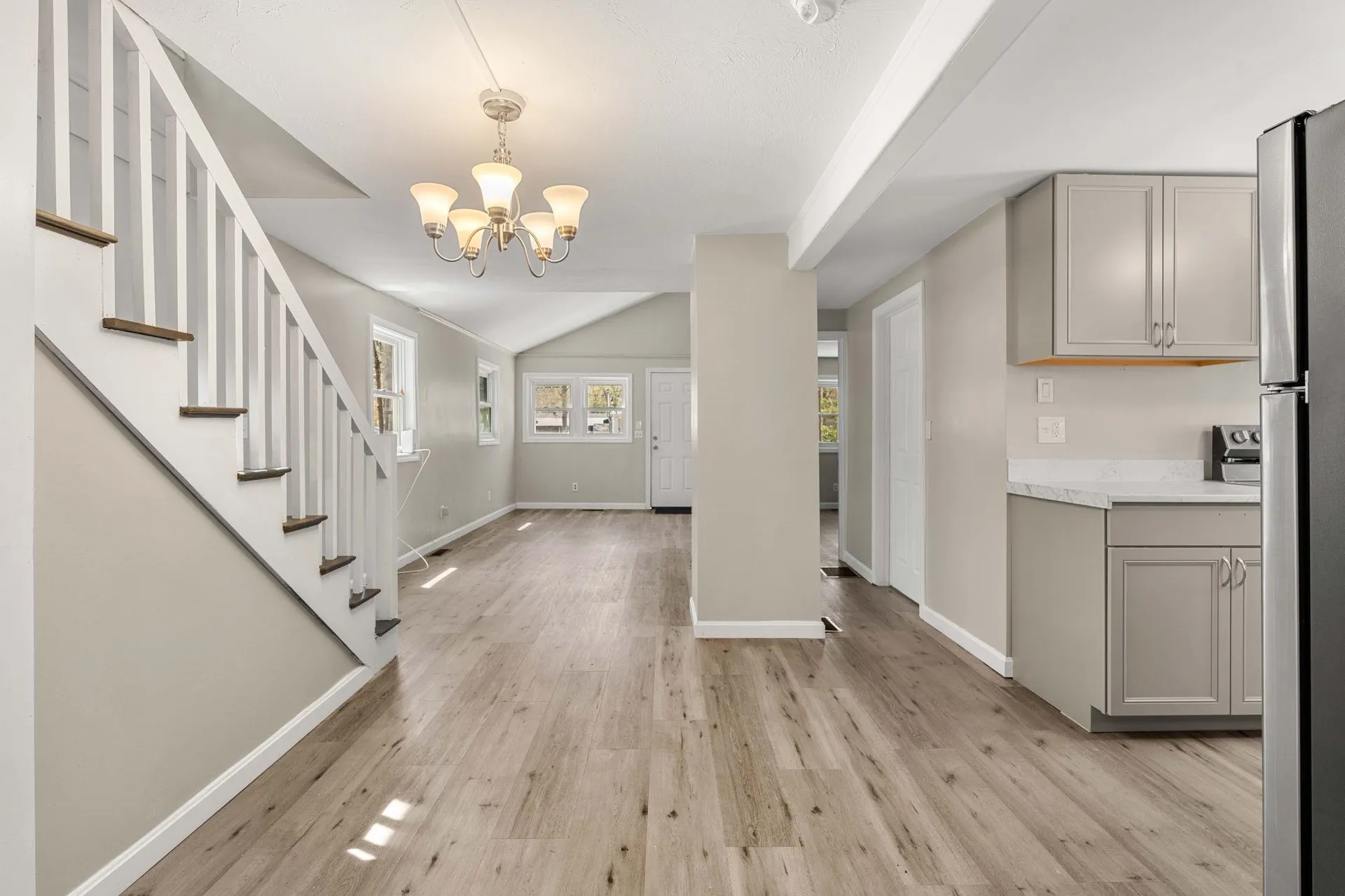 6 Beach Street Fremont NH 03044-3565