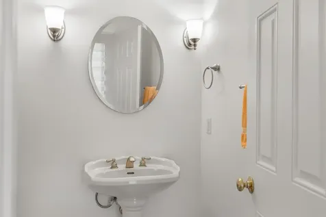 4 Diana Court Hanover NH 03755