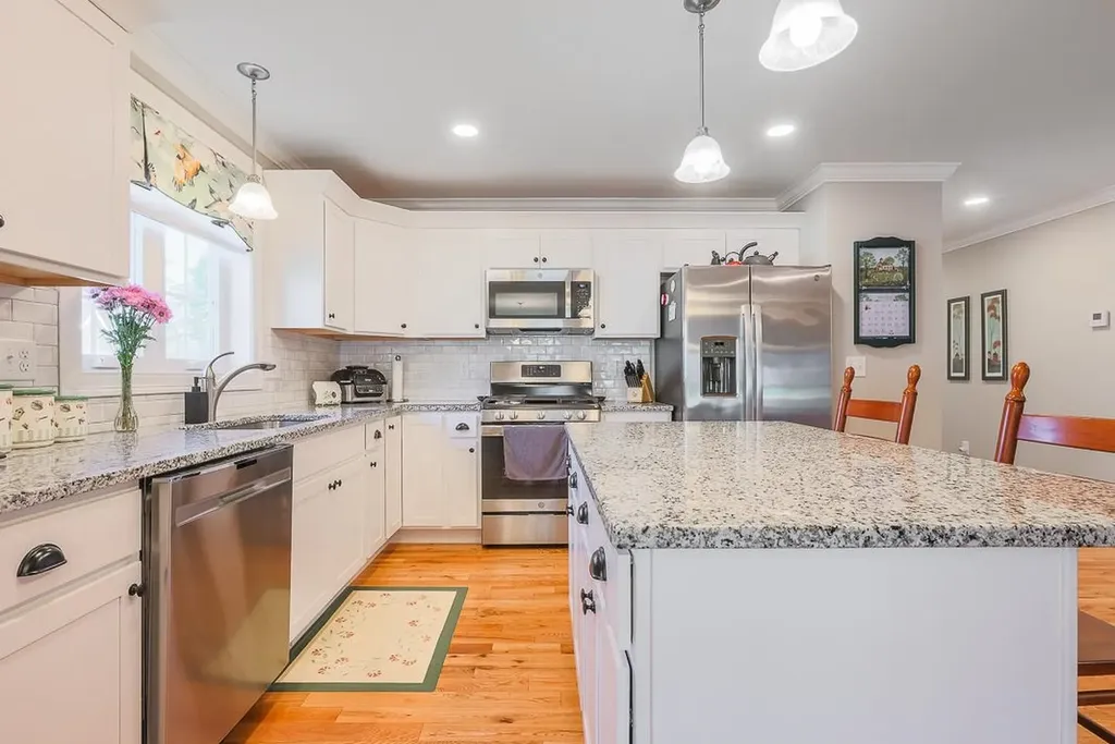 12 Mulberry Lane Hooksett NH 03106