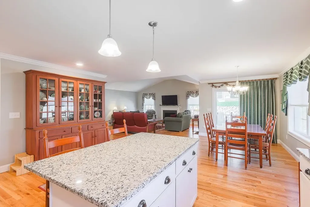 12 Mulberry Lane Hooksett NH 03106