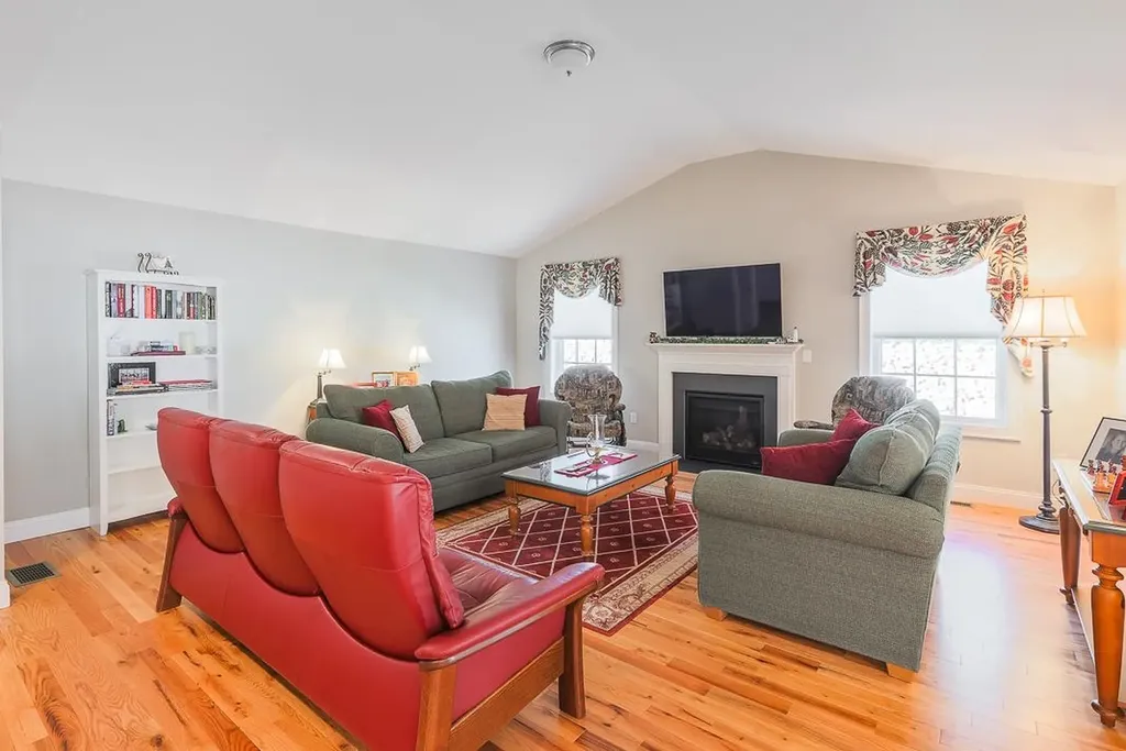 12 Mulberry Lane Hooksett NH 03106