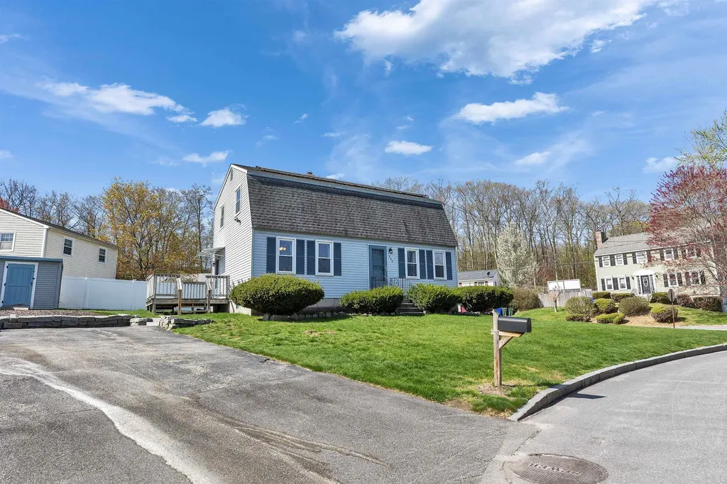 289 Patricia Lane Manchester NH 03104