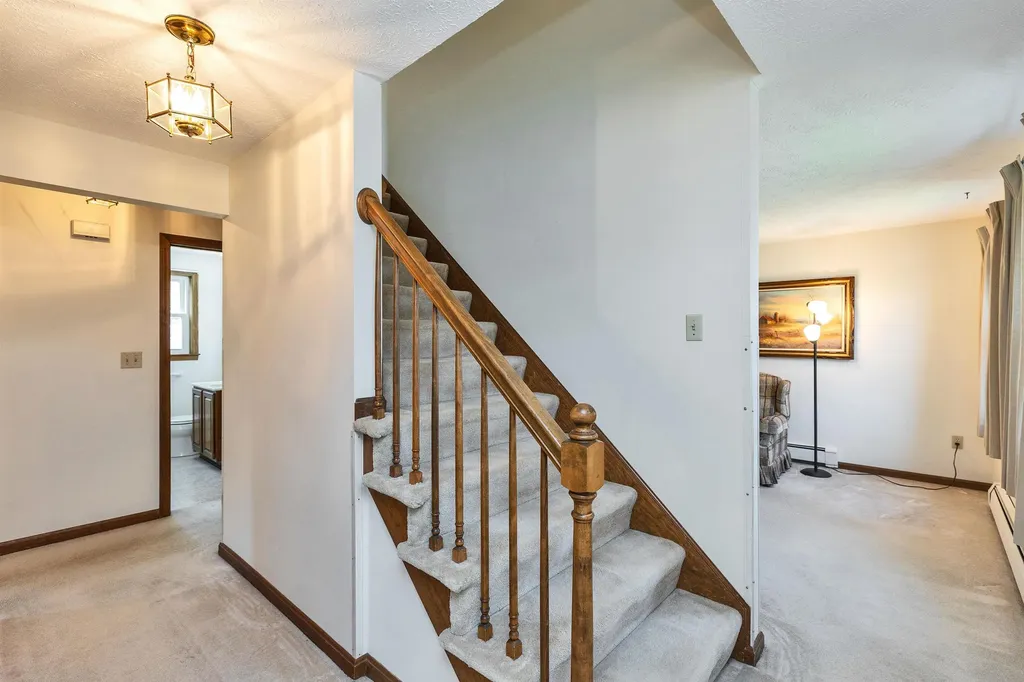 289 Patricia Lane Manchester NH 03104