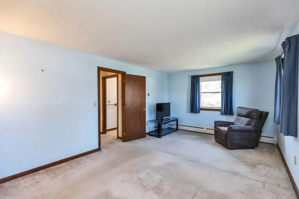 289 Patricia Lane Manchester NH 03104