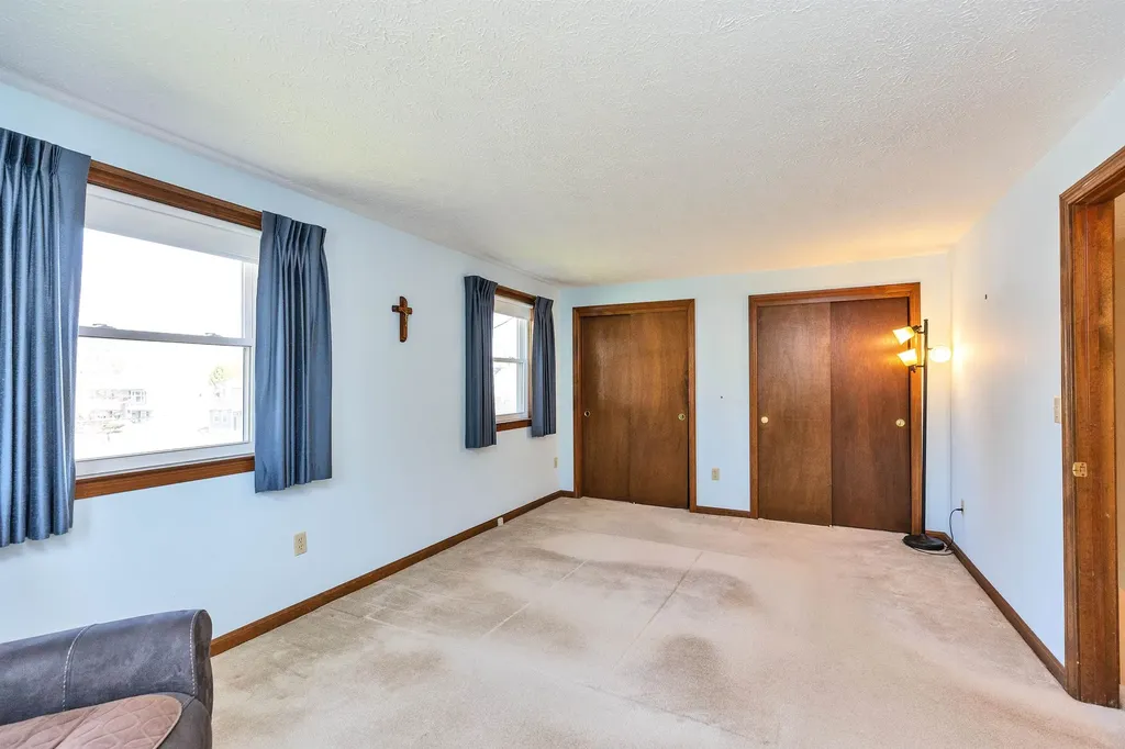 289 Patricia Lane Manchester NH 03104