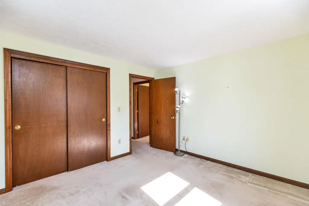 289 Patricia Lane Manchester NH 03104