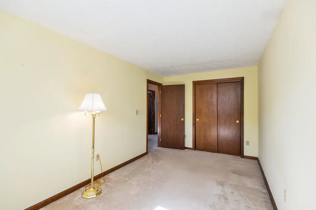 289 Patricia Lane Manchester NH 03104