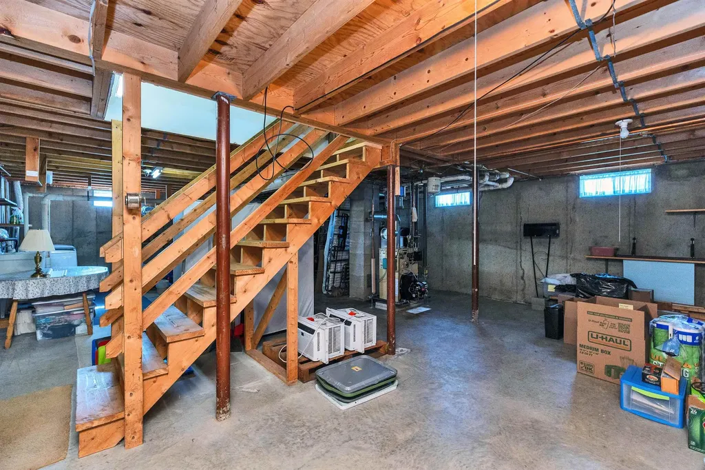 289 Patricia Lane Manchester NH 03104