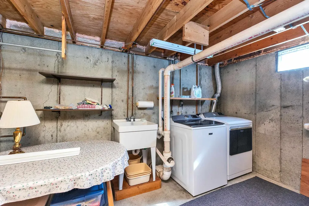 289 Patricia Lane Manchester NH 03104