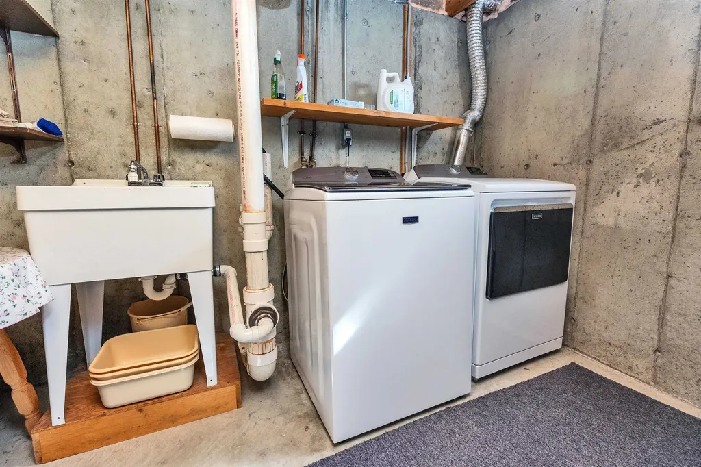 289 Patricia Lane Manchester NH 03104