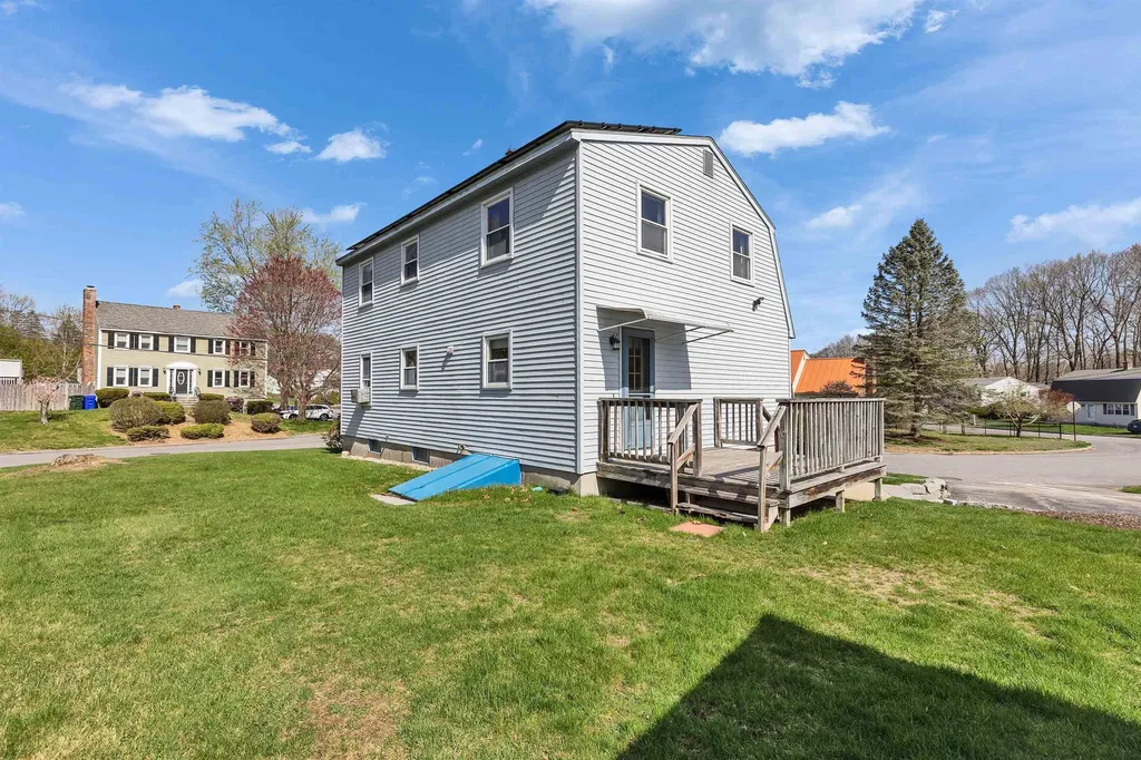 289 Patricia Lane Manchester NH 03104