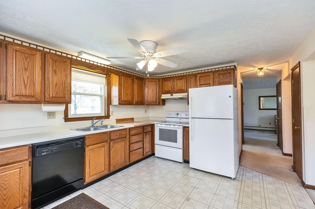 289 Patricia Lane Manchester NH 03104