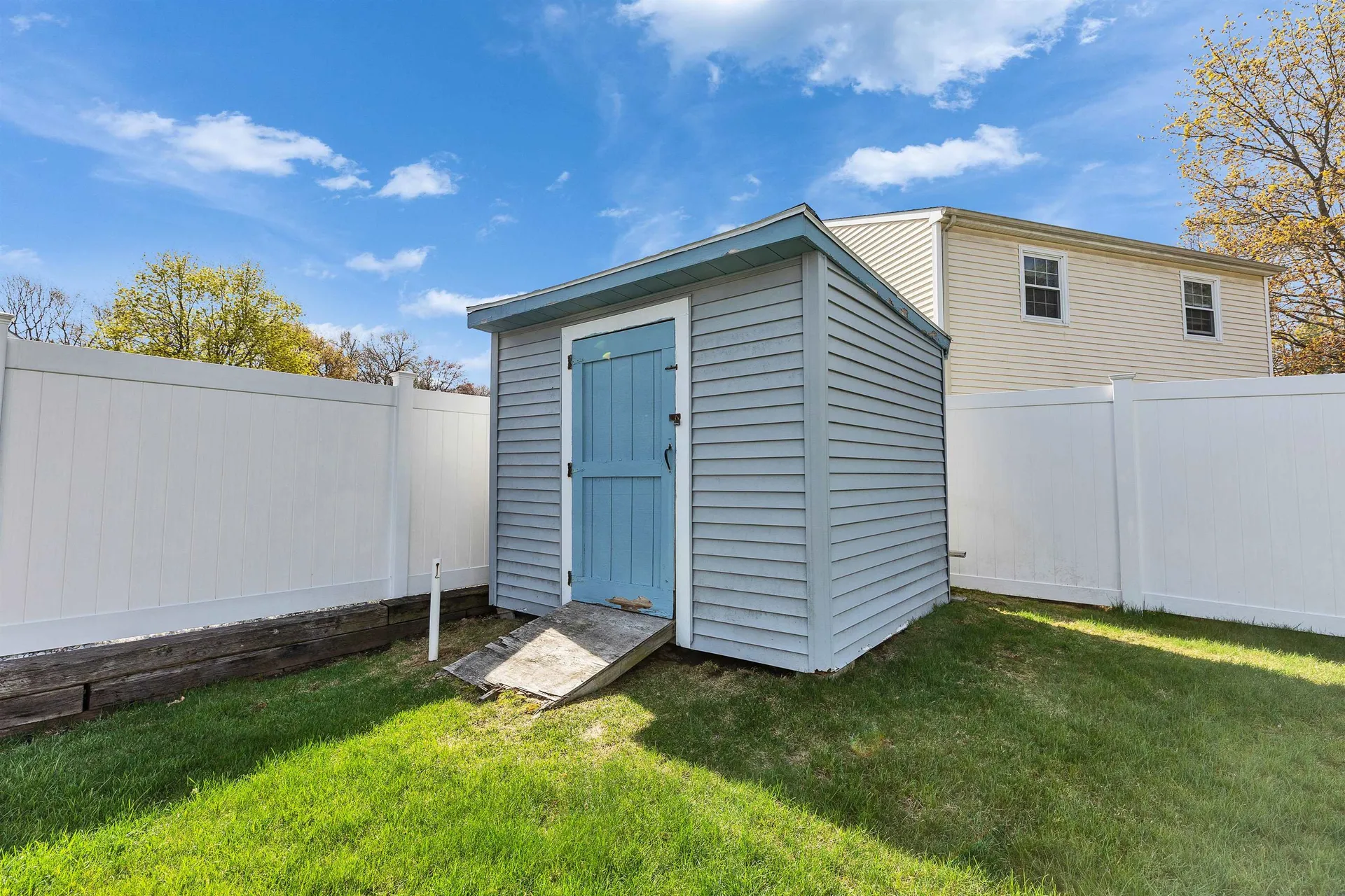 289 Patricia Lane Manchester NH 03104