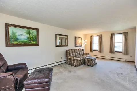 289 Patricia Lane Manchester NH 03104