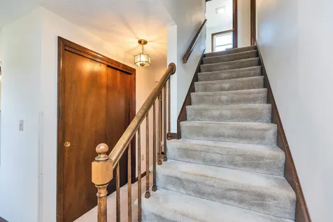 289 Patricia Lane Manchester NH 03104