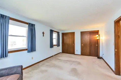289 Patricia Lane Manchester NH 03104