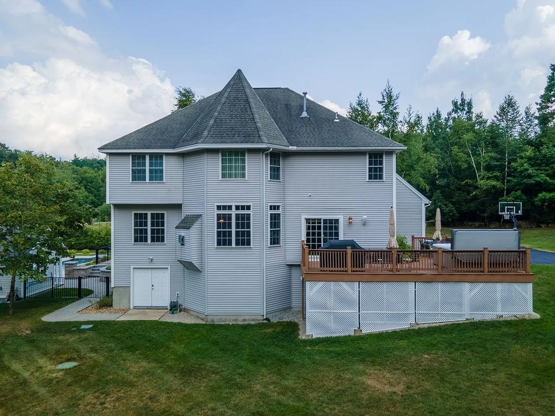 32 Wildwood Road Auburn NH 03032