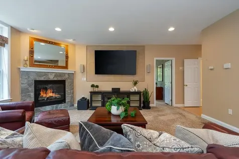 32 Wildwood Road Auburn NH 03032