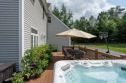 32 Wildwood Road Auburn NH 03032