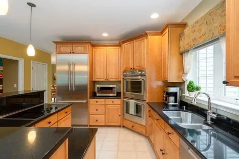 32 Wildwood Road Auburn NH 03032