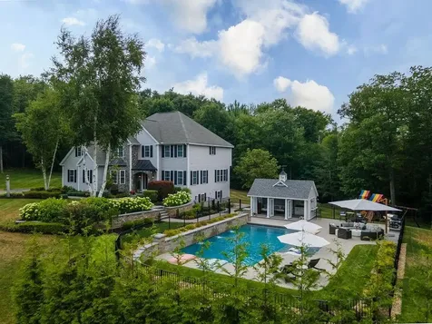 32 Wildwood Road Auburn NH 03032