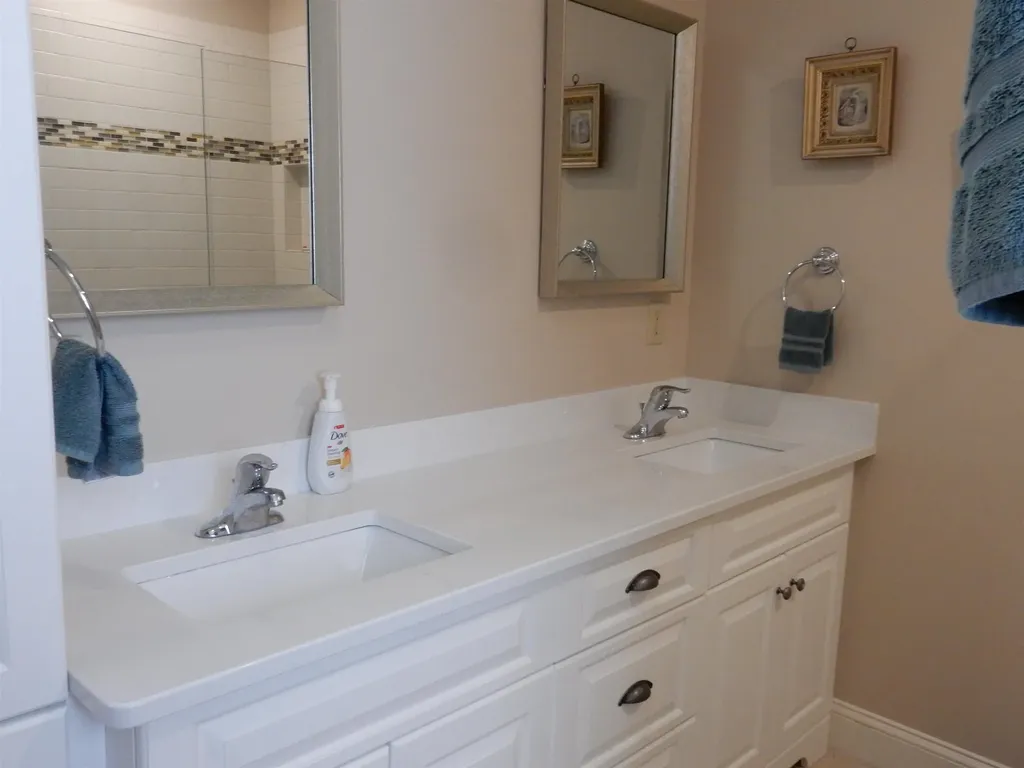 128 Cherry Lane Newport City VT 05855