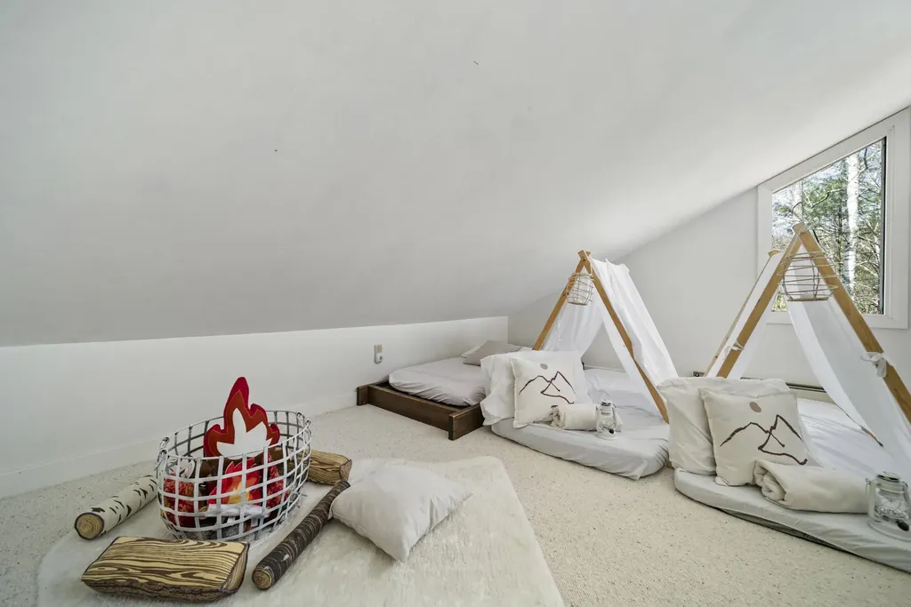 15 Goose Hollow Road Campton NH 03223