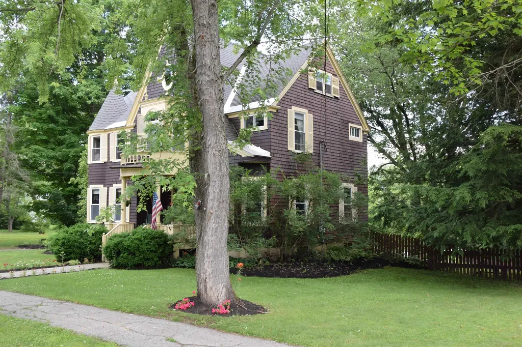 14 Burnside Street Lancaster NH 03584