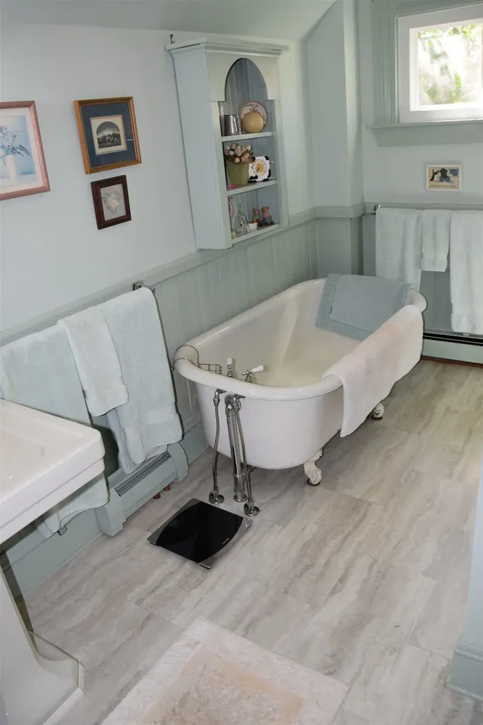 14 Burnside Street Lancaster NH 03584