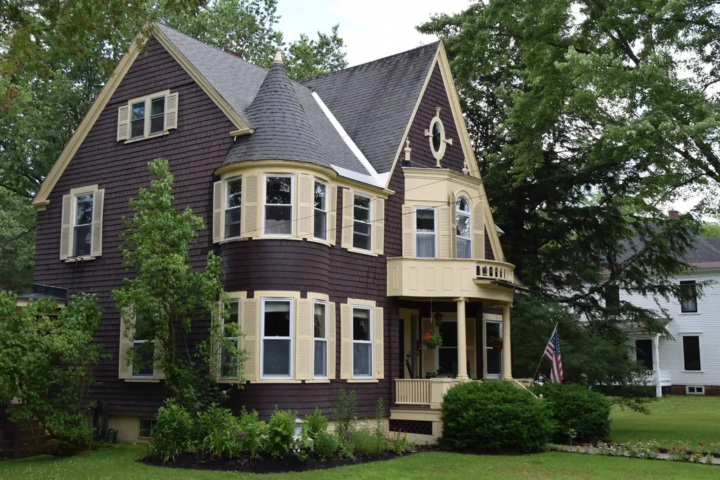 14 Burnside Street Lancaster NH 03584