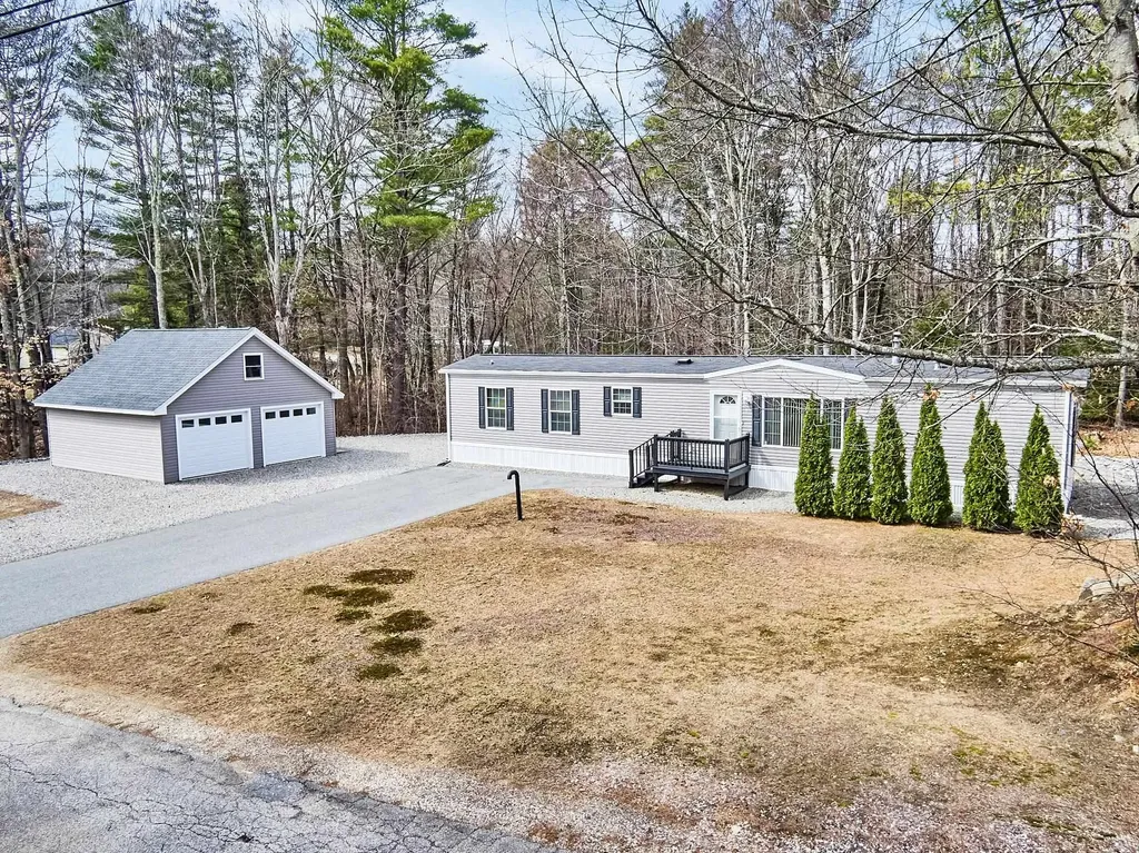 7 Elizabeth Road Sandown NH 03873