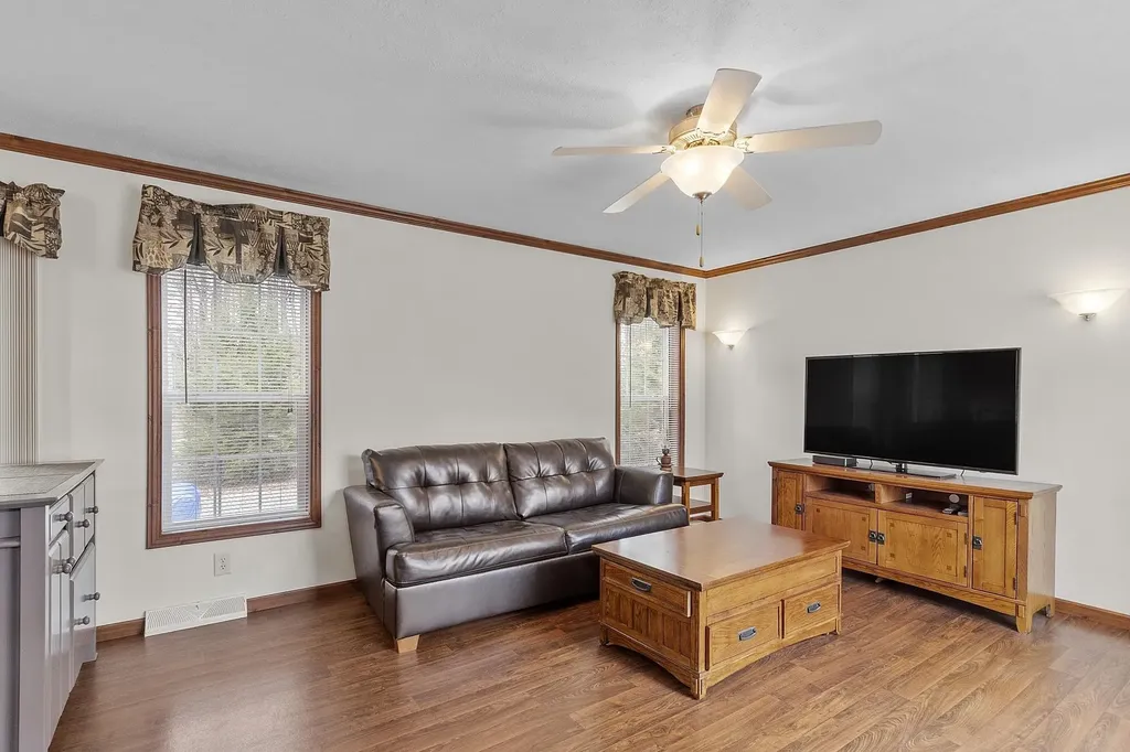 7 Elizabeth Road Sandown NH 03873