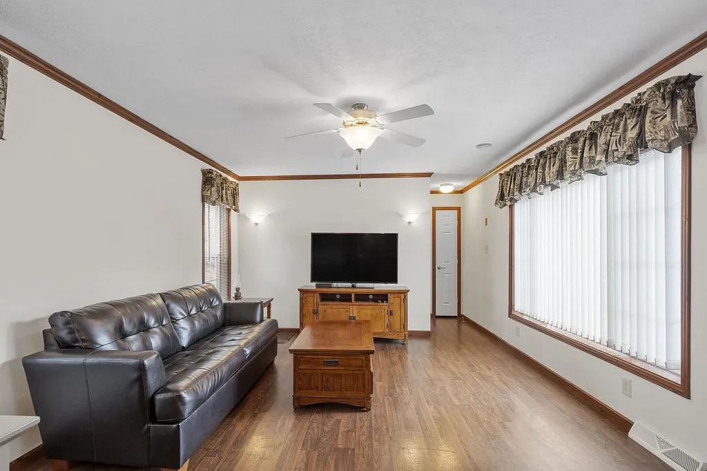 7 Elizabeth Road Sandown NH 03873