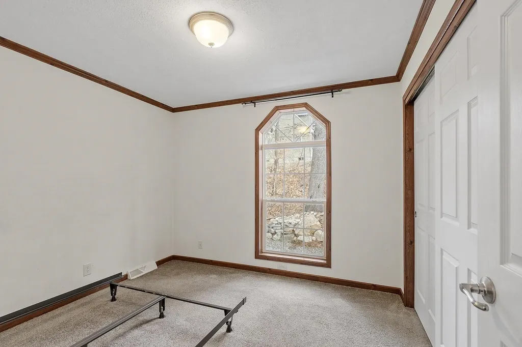 7 Elizabeth Road Sandown NH 03873