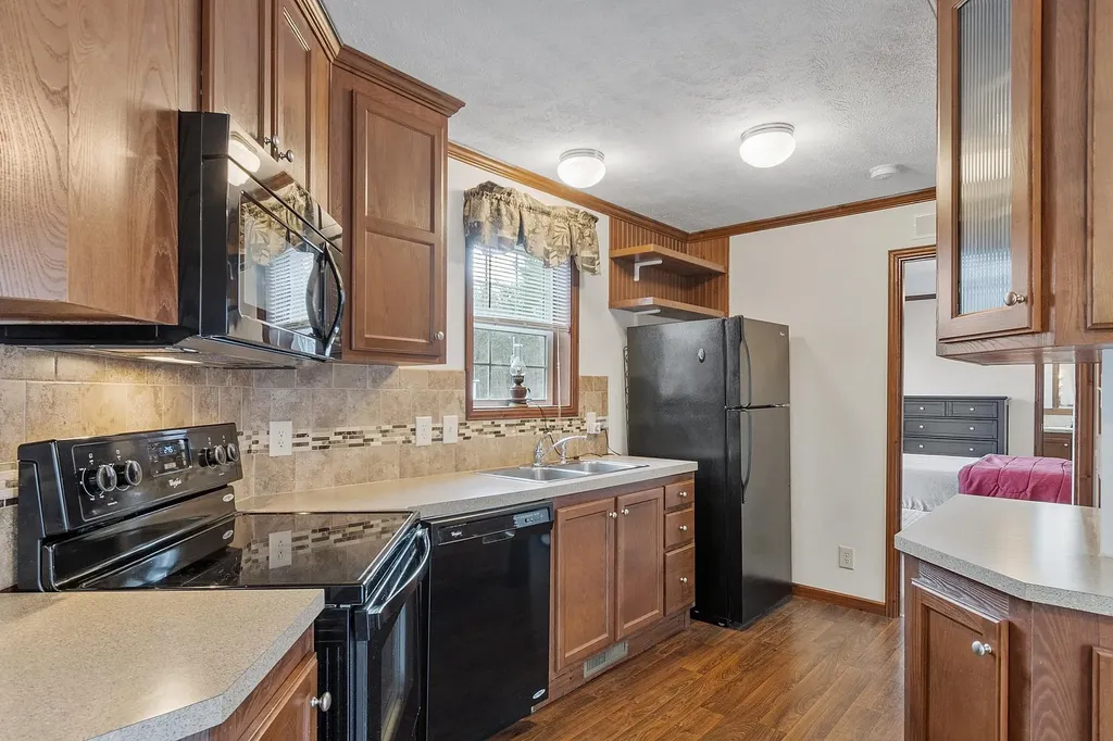 7 Elizabeth Road Sandown NH 03873